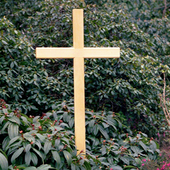 Grabkreuz Tanne, natur lackiert, gekehlt